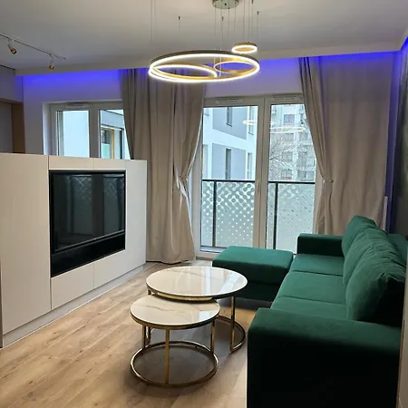 Golden Forest Apartment *