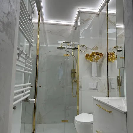 Golden Forest Apartment *