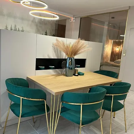 Golden Forest Apartment *