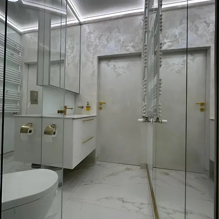 Golden Forest Apartment *